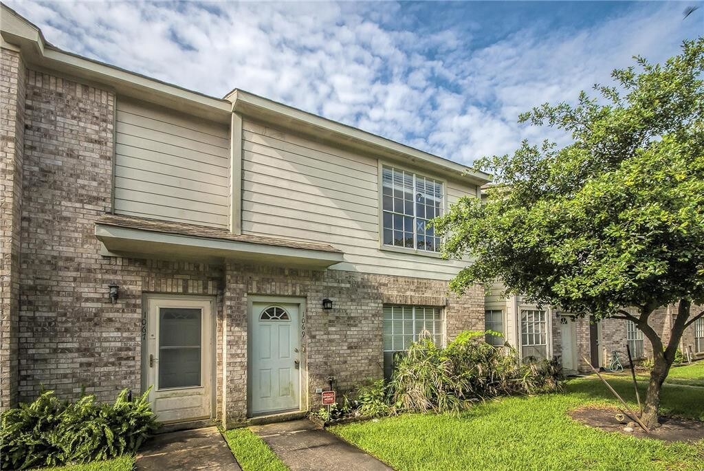 Foto principal - 1069 Birnham Woods Blvd