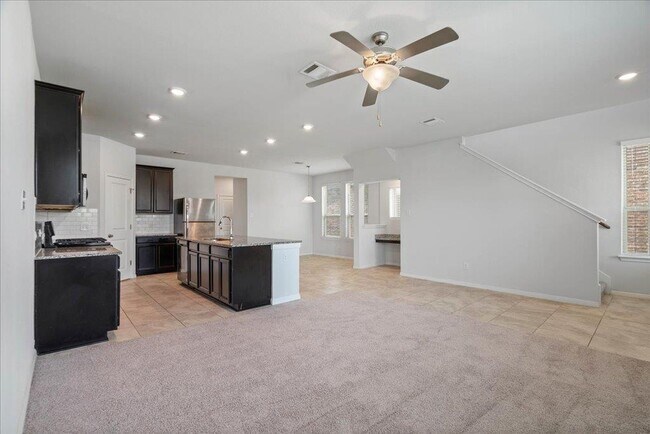 Building Photo - 5711 Pleasanton Pkwy