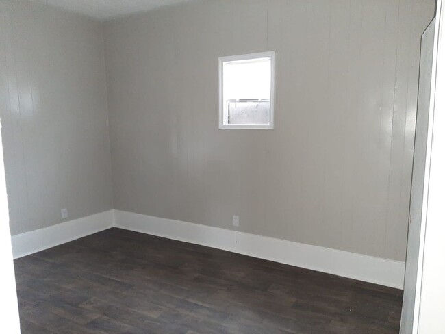 Building Photo - 932 Dallas Ave