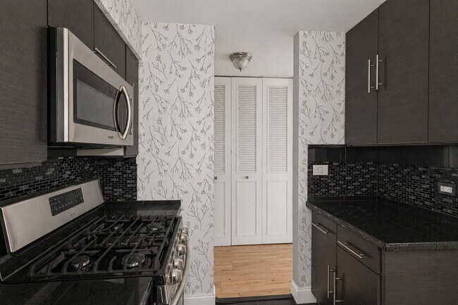 Foto del edificio - 1475 Rebecca Dr