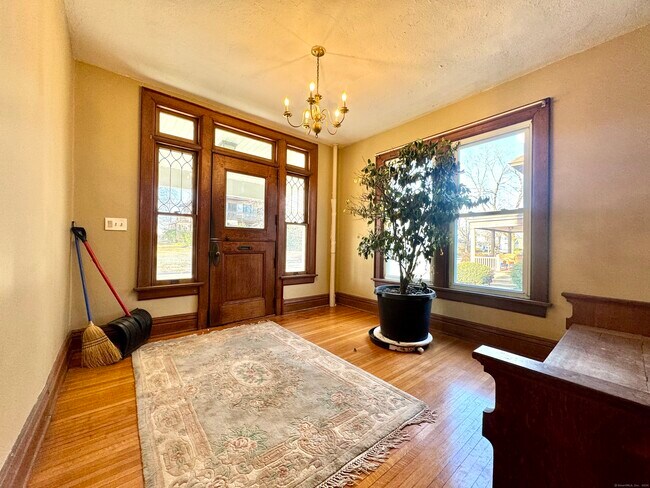 Building Photo - 29 Averill Pl