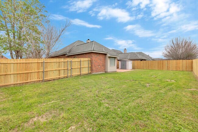 Building Photo - 107 Quiet Meadows Dr