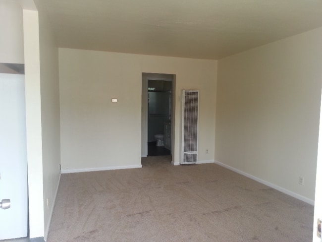 Building Photo - 914 College Dr