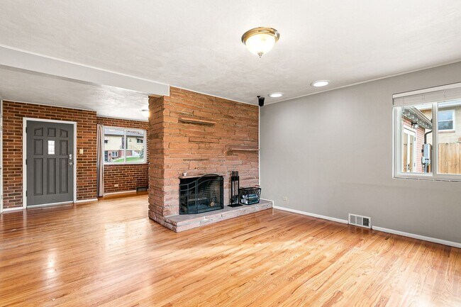 Building Photo - Updated Home with Modern Appliances, park-...