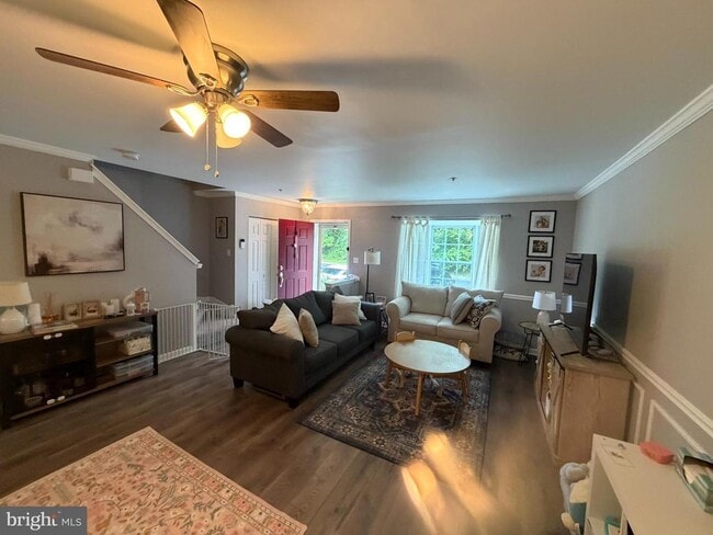 Foto del edificio - 448 Oakton Way
