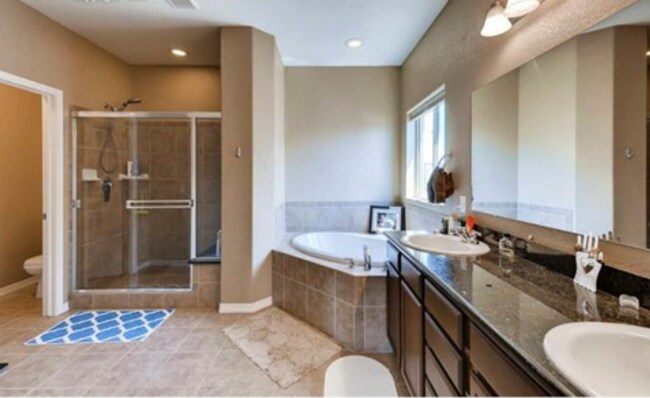 Building Photo - 884 Black Arrow Dr