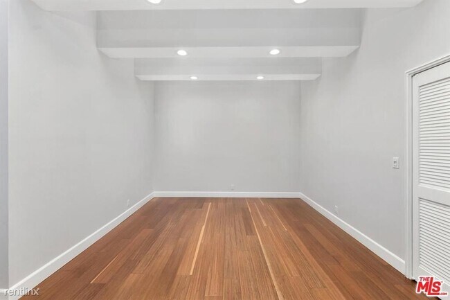 Building Photo - 4 br, 3 bath Condo - 1520 S Beverly Glen B...