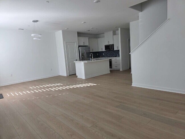 Building Photo - PRICE REDUCTION!! Sycamore Heights Masterpiece "Spacious 3-Bedroom Condo  with 3 Full Baths 1588 ...