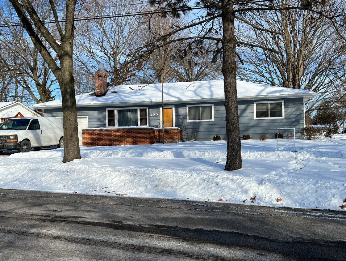 377 E Ottawa St, Sycamore, IL 60178 House Rental in Sycamore, IL