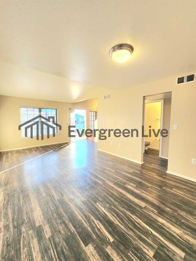 Building Photo - 112 Fireball Dr