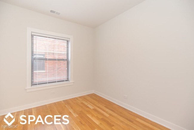 Building Photo - 2201 W Eastwood Ave