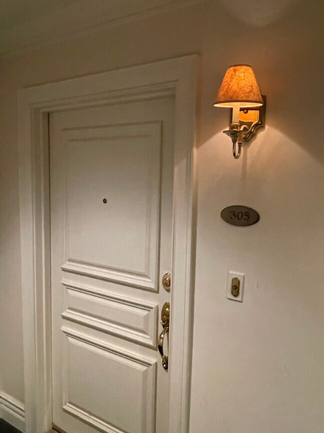 Building Photo - 2301 S Beverly Glen Blvd