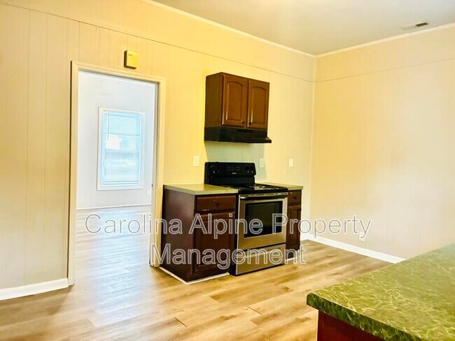 Building Photo - 408 Leland St