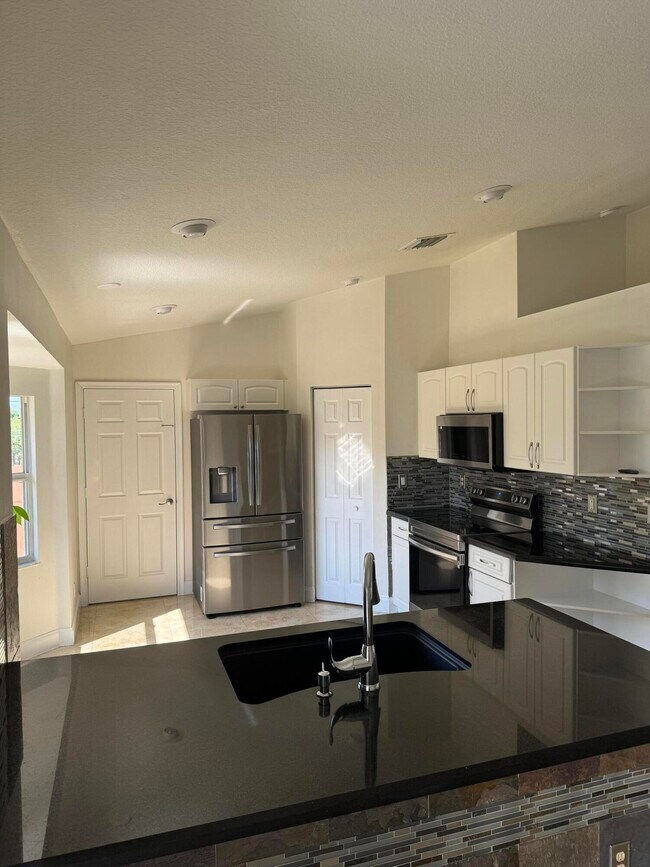 Foto del edificio - 3770 SW Darwin Blvd