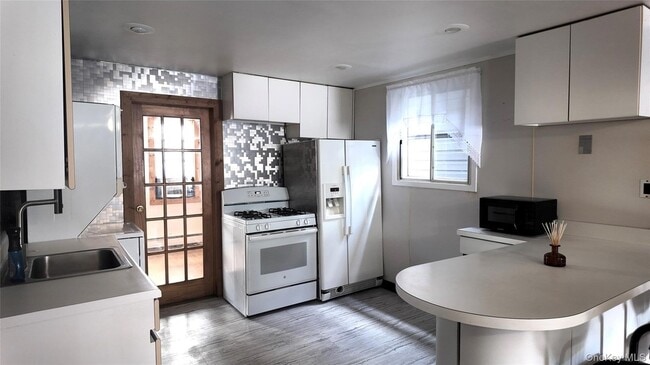 Foto del edificio - 3249 Barkley Ave