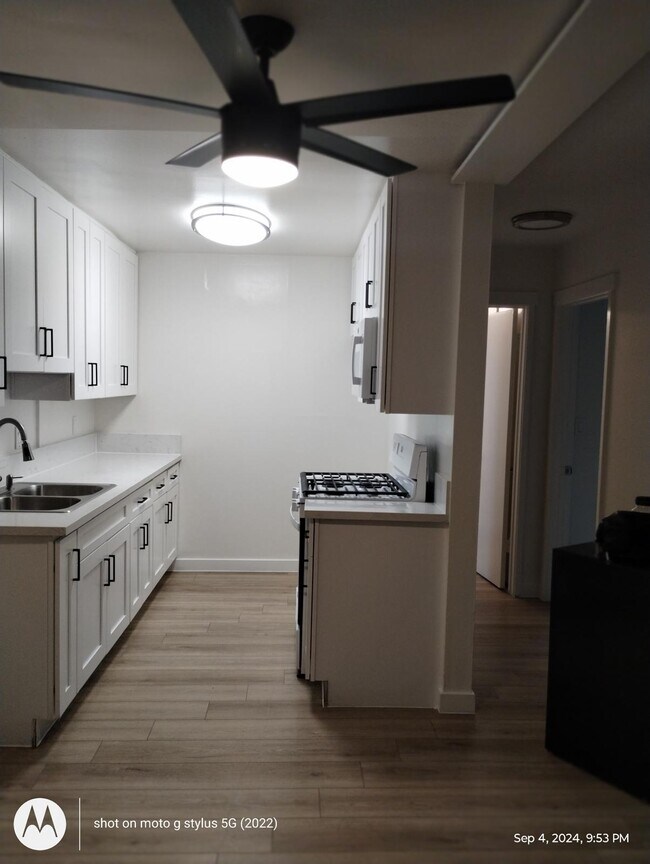 Foto del edificio - 340 S Kenmore Ave
