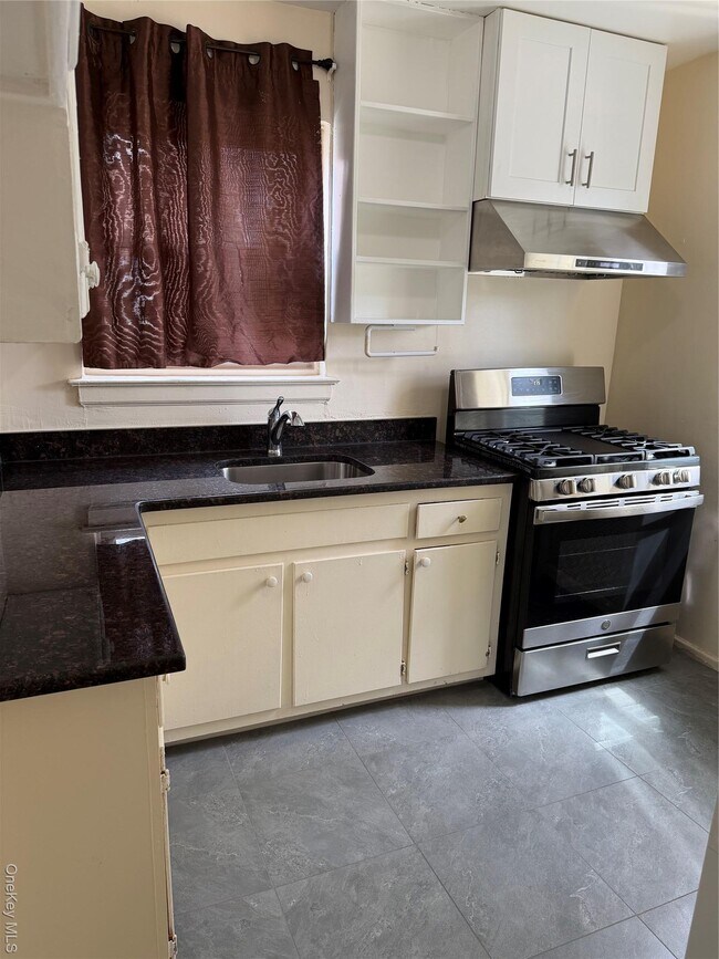 Foto del edificio - 254-07 75th Ave