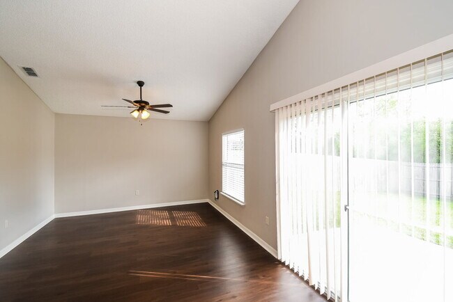 Foto del edificio - 1527 Irishwood Ct