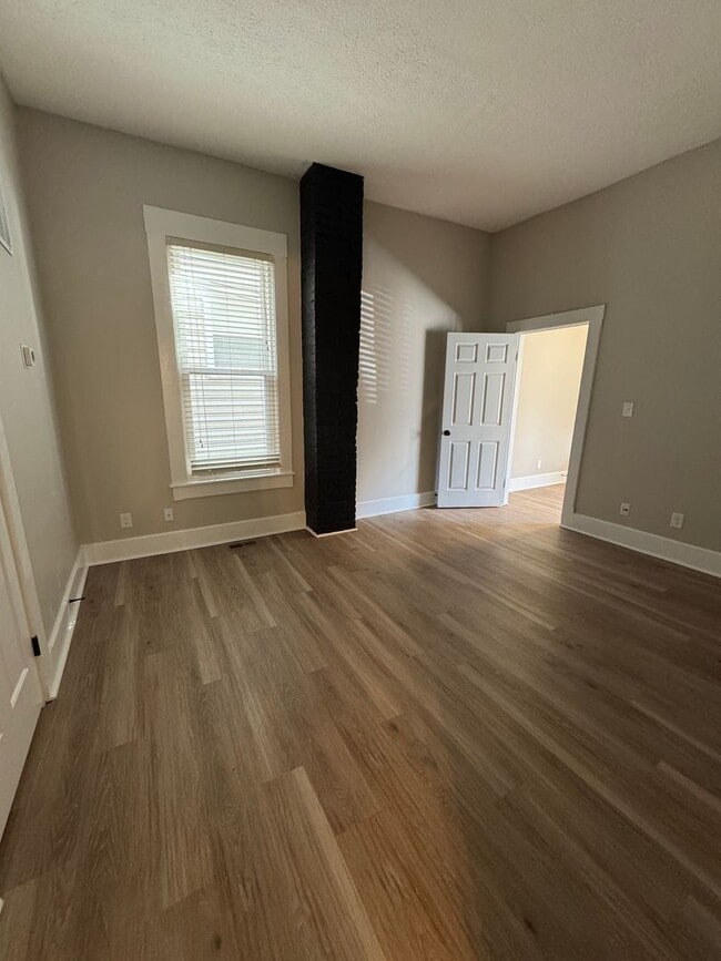 Building Photo - 1618ELL