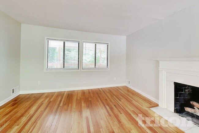 Foto del edificio - 381 Waterford Rd NW