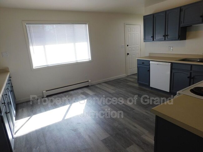 Foto del edificio - 568 Dawn Ct