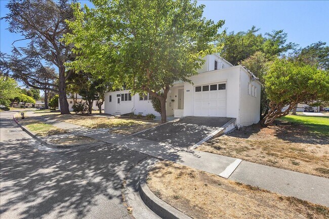 Building Photo - 2835 San Pedro Rd
