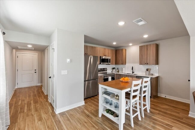 Building Photo - Hidden Hills Townhomes