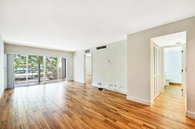 Foto del edificio - 775 Jeffery St