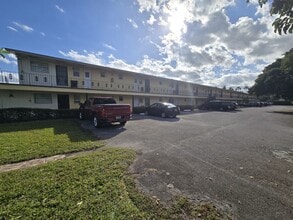 Building Photo - 2800 NE 203rd St