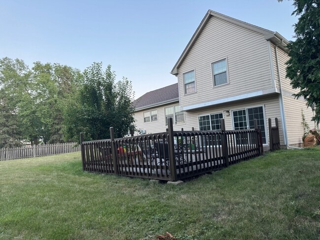 Building Photo - 2404 Kenmore Ct