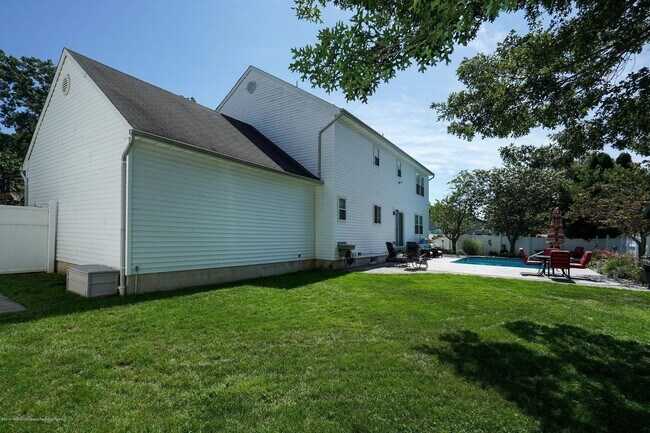 Building Photo - Charming Colonial on Quiet Cul-de-Sac