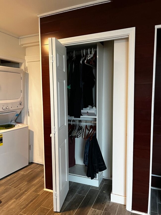 Building Photo - Kalihi Valley Modern Ohana Unit