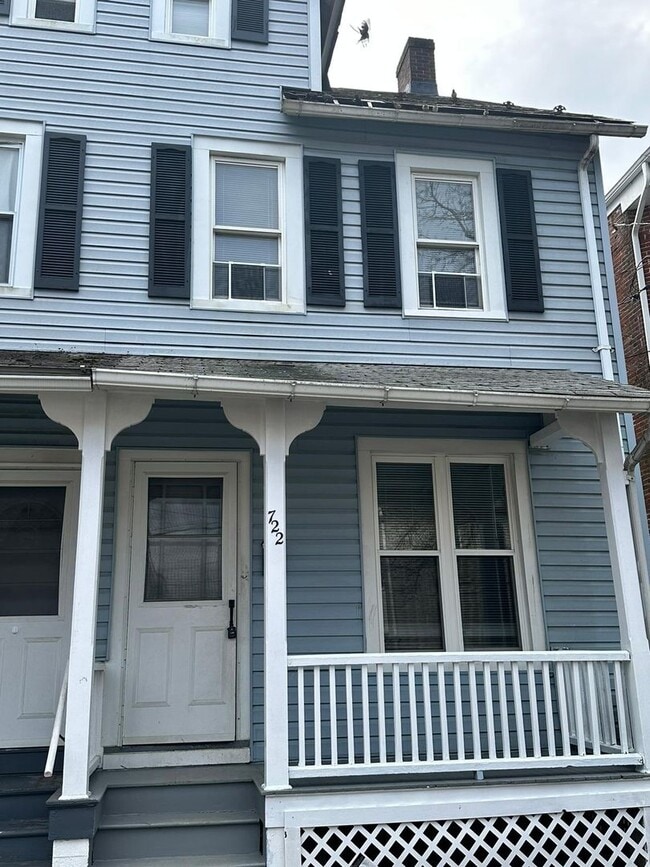 Building Photo - 722 Itaska St