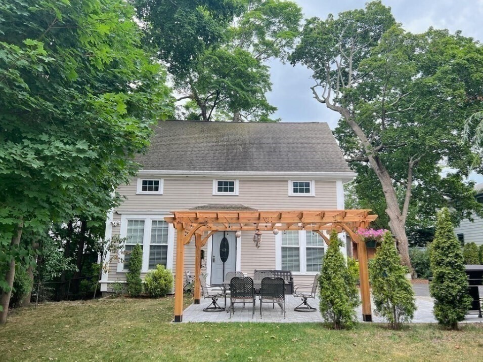 Foto principal - 826 Watertown St