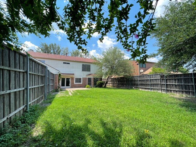 Foto del edificio - 4 Bed 2 Bath