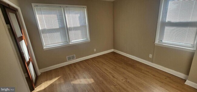 Foto del edificio - 2518 Moore Ave