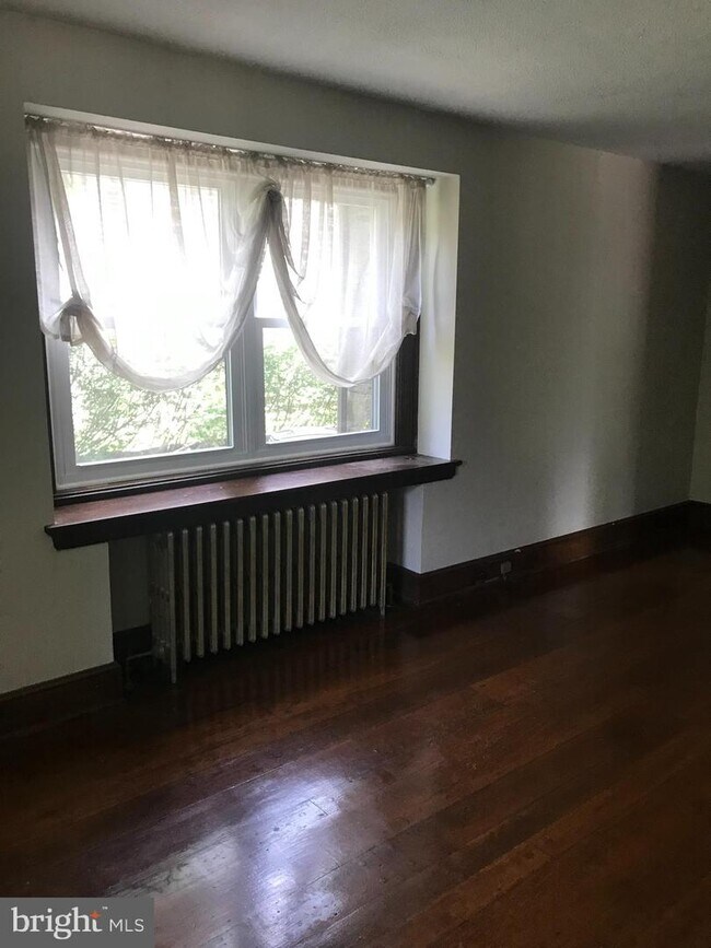 Foto del edificio - 320 Carpenter Ln