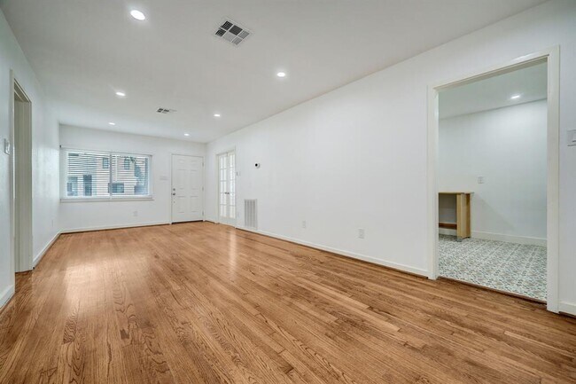 Foto del edificio - 982 W 41st St