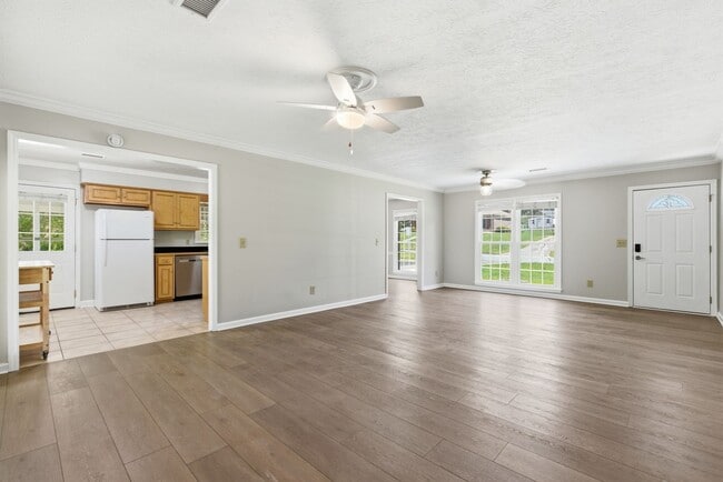 Building Photo - Renovated North Columbus Home with Fenced Yard!
