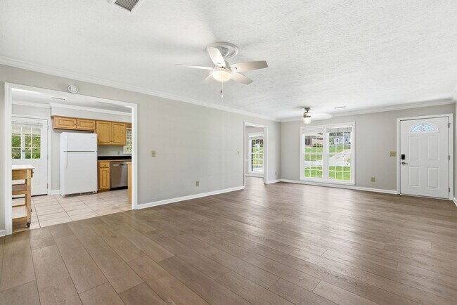 Foto del edificio - Renovated North Columbus Home with Fenced Yard!