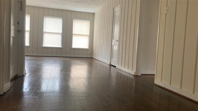Foto del edificio - 4402 Roseland St