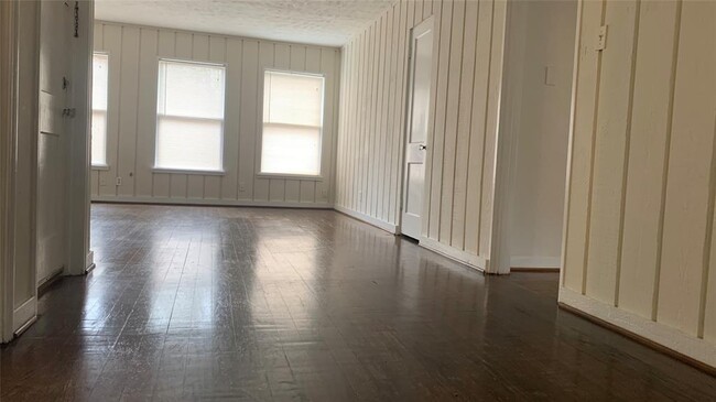 Building Photo - 4402 Roseland St