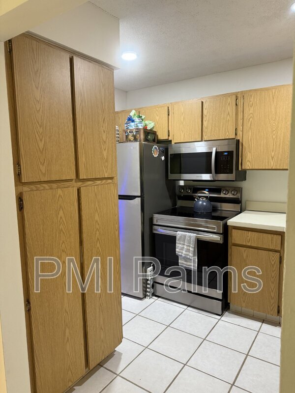 Foto del edificio - 1236 Pine Ridge Cir W