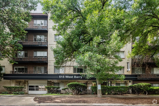 Building Exterior - 515 W. Barry