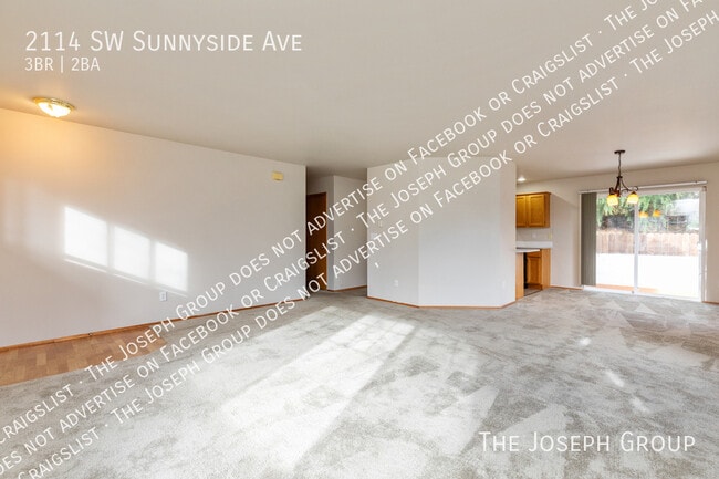 Building Photo - 2114 SW Sunnyside Ave