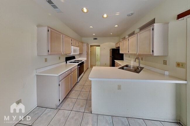 Building Photo - 16181 W Heritage Dr