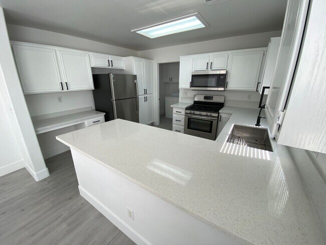 Foto del edificio - Charming 3 Bed/3Bath Townhome nestled in t...