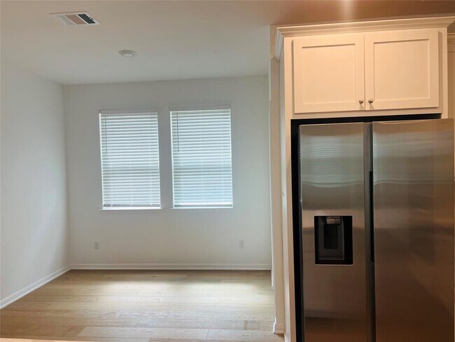 Building Photo - 4500 Modena Bay Bend