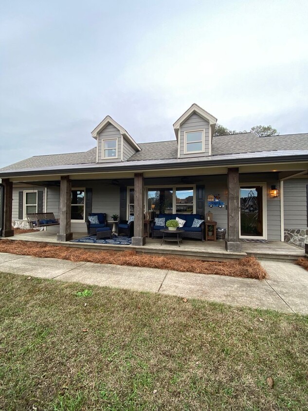 Foto principal - A beautiful home in Loganville, GA.