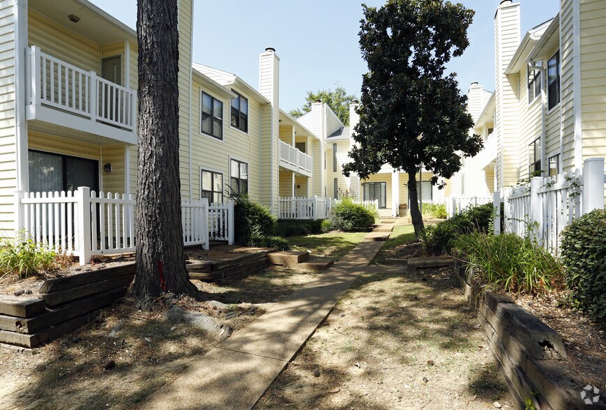 Poplar Place Townhomes Rentals Memphis, TN